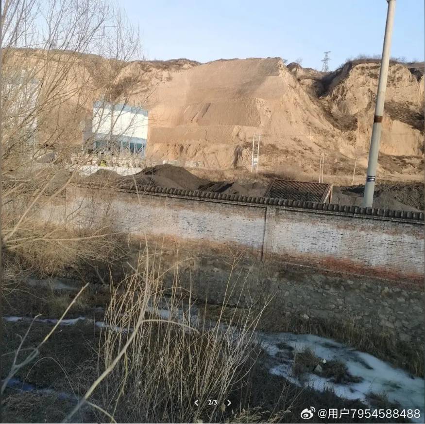 岚县梁家庄乡侯家岩村<strong></p>
<p>乐币交易所</strong>，一家无名煤场的存在，不仅破坏了当地的生态环境，更严重影响了附近居民的生活质量
