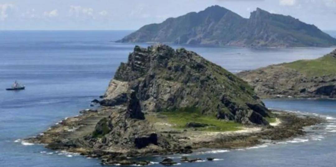 中方水炮追击菲船<strong></p>
<p>乐币交易所</strong>，黄岩岛刚清场，不到24小时，日船闯钓鱼岛领海