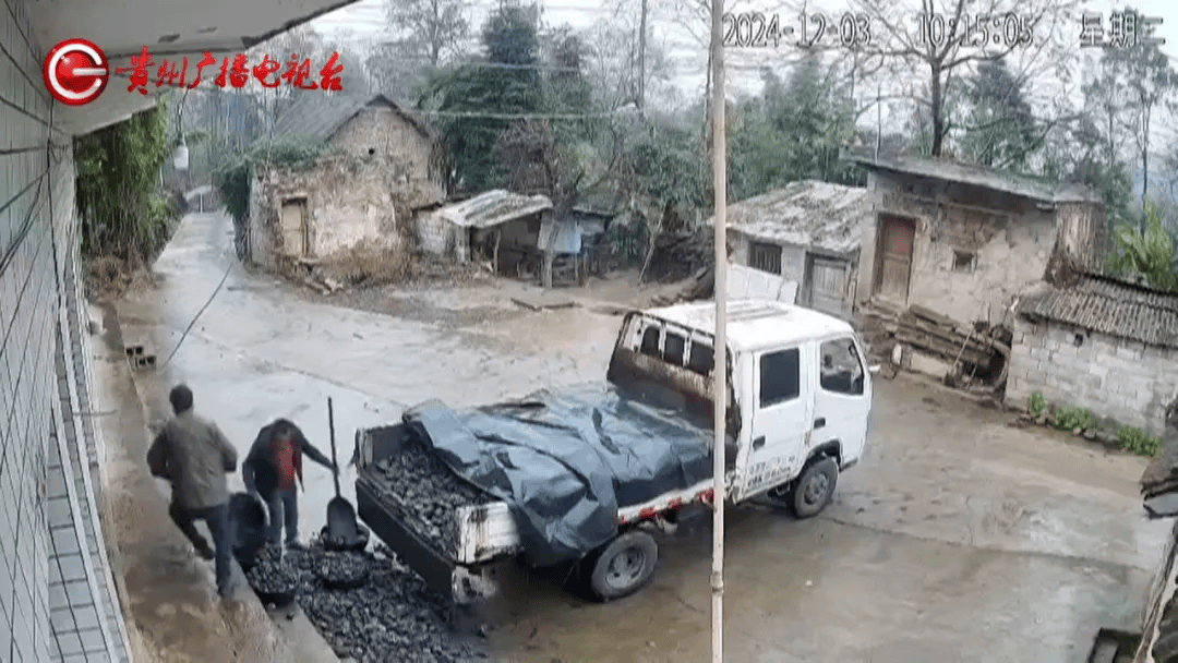 贵阳老伯购三千多斤煤炭<strong></p>
<p>乐币交易所</strong>，到手竟不足3分之1