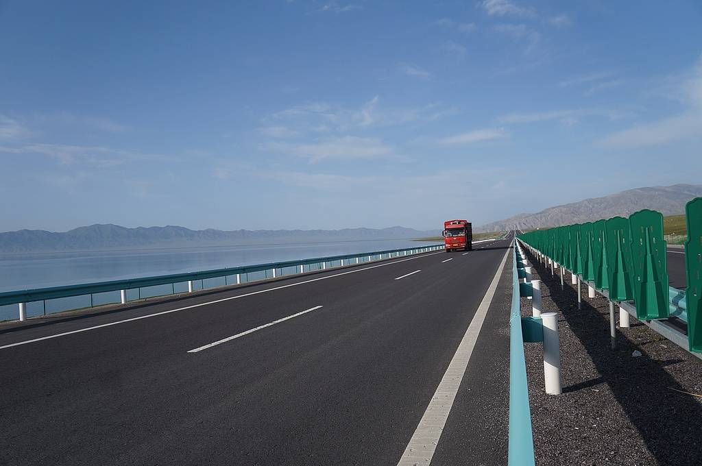 交警高速设卡拦截处罚超速车<strong></p>
<p>9158交易所</strong>，如此“擦边”为安全还是搞钱