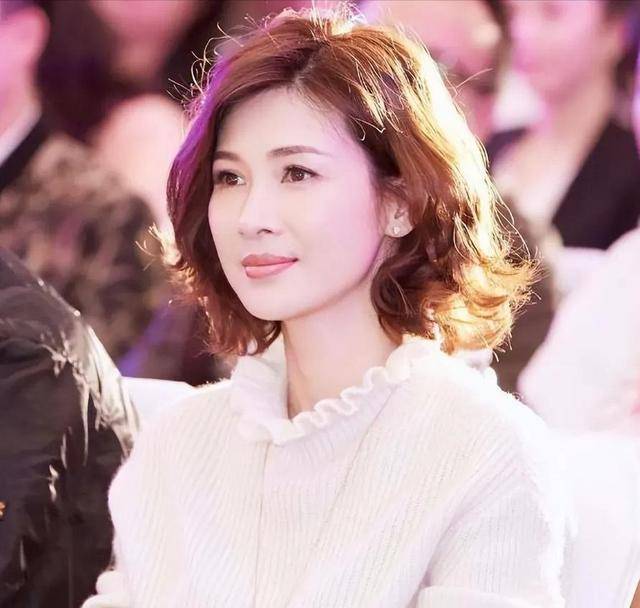 富商周旭辉<strong></p>
<p>币成交易所网址</strong>，44岁娶小12岁女星童蕾，获刑3年后，妻女过得如何？
