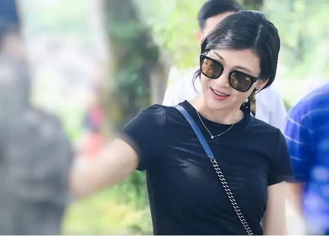 富商周旭辉<strong></p>
<p>币成交易所网址</strong>，44岁娶小12岁女星童蕾，获刑3年后，妻女过得如何？