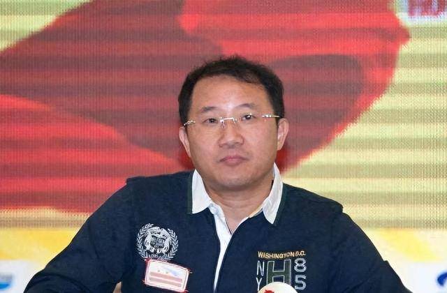 富商周旭辉<strong></p>
<p>币成交易所网址</strong>，44岁娶小12岁女星童蕾，获刑3年后，妻女过得如何？