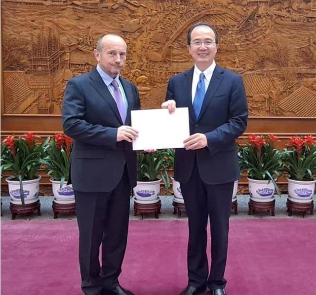 安理会争吵<strong></p>
<p>交易所债券市场的品种</strong>，中方话音刚落，乌驻华大使被免职，基辅政策有变？