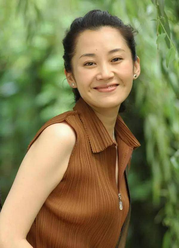 事实证明<strong></p>
<p>交易所债券市场的品种</strong>，55岁“无人敢娶”的许晴，才是真正的人间清醒！