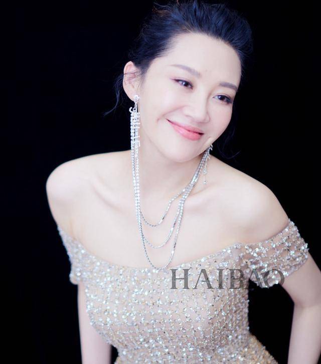 事实证明<strong></p>
<p>交易所债券市场的品种</strong>，55岁“无人敢娶”的许晴，才是真正的人间清醒！