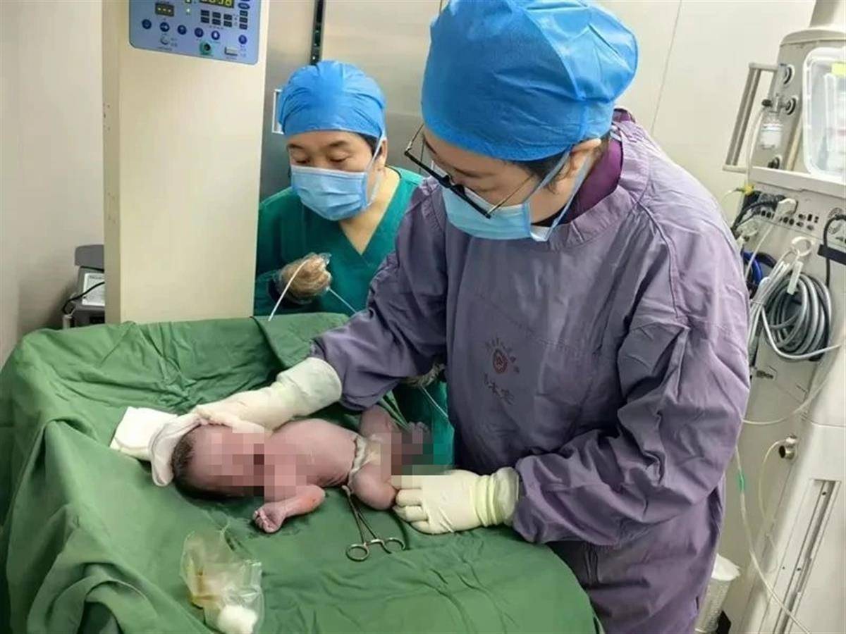 济南一位60岁孕妇产下男婴<strong></p>
<p>瓦特交易所</strong>，街道：系家中二孩，可申领育儿补贴