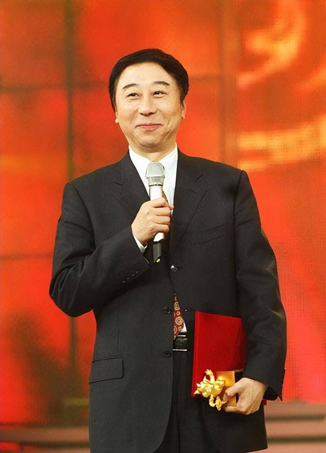 从相声奇才到“阶下囚”<strong></p>
<p>交易所上币费</strong>，当红时抛下冯巩移居海外后，刘伟怎样了