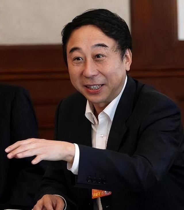 从相声奇才到“阶下囚”<strong></p>
<p>交易所上币费</strong>，当红时抛下冯巩移居海外后，刘伟怎样了