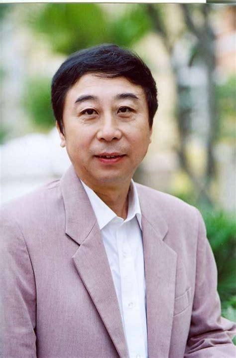 从相声奇才到“阶下囚”<strong></p>
<p>交易所上币费</strong>，当红时抛下冯巩移居海外后，刘伟怎样了