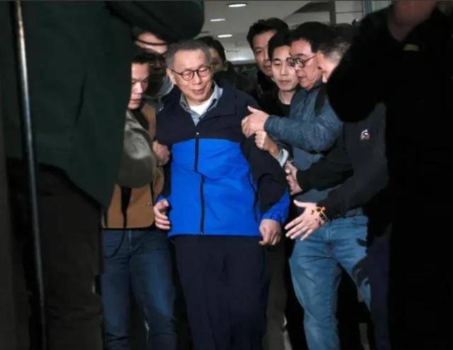 柯文哲绝处逢生<strong></p>
<p>上币交易所</strong>，岛内高官突然集体“大逃亡”，邱毅罕见发文求救