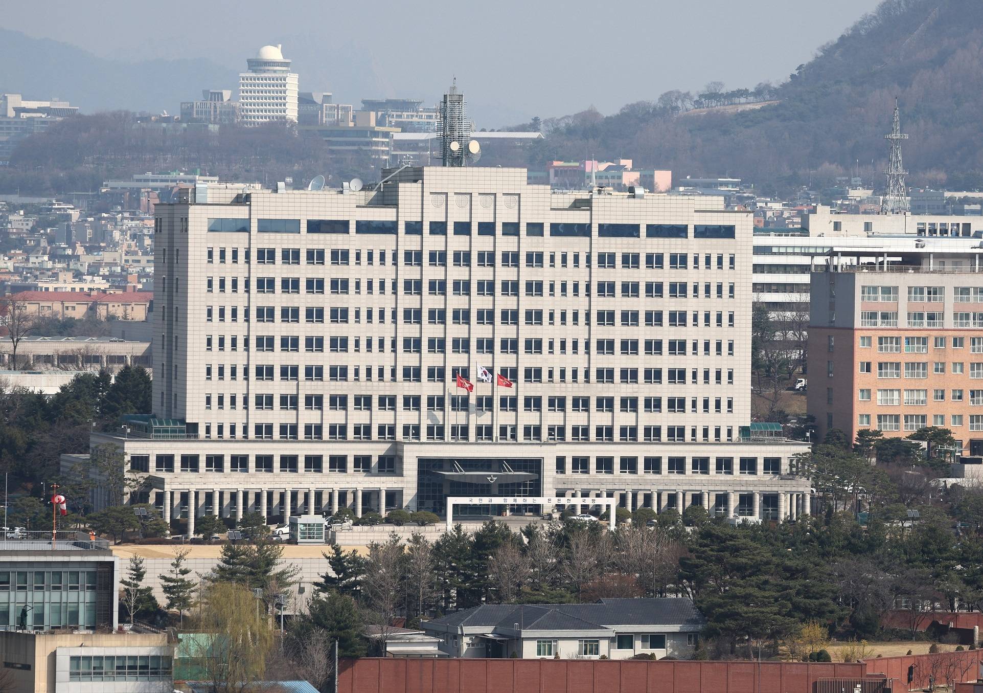 3000警力围攻龙山官邸！尹锡悦与法律的背水一战<strong></p>
<p>币星交易所</strong>，还能坚持多久？