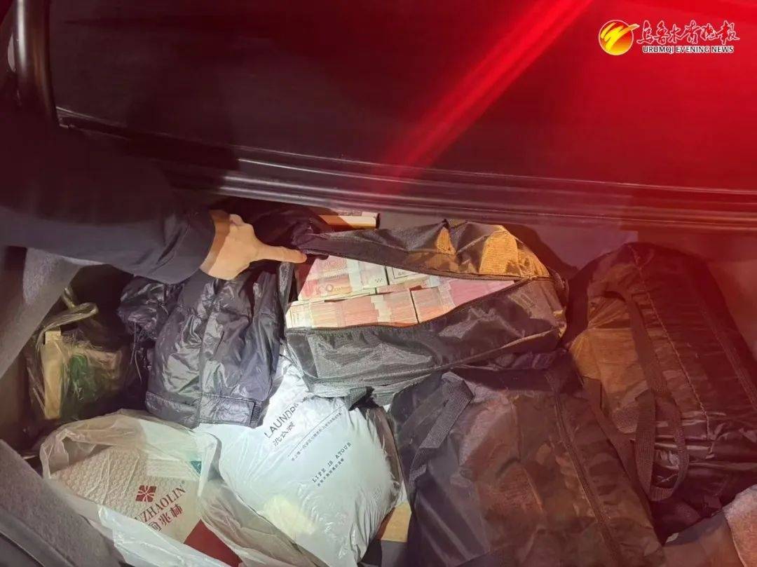 乌鲁木齐一车主550万元现金放车上<strong></p>
<p>币星交易所</strong>，车门还没锁......