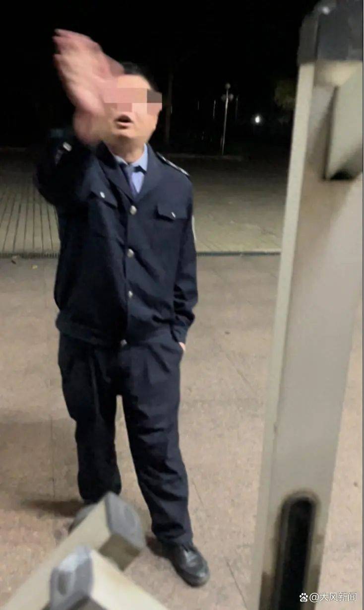 2岁娃长隆酒店高烧39℃<strong></p>
<p>币星交易所</strong>，保安拒交外卖药！当事人：接受其“教育”一小时后才拿到药