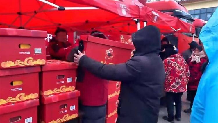 刘强东给老家乡亲们的年货已到<strong></p>
<p>币星交易所</strong>，还给他的每位小学老师准备10万元红包