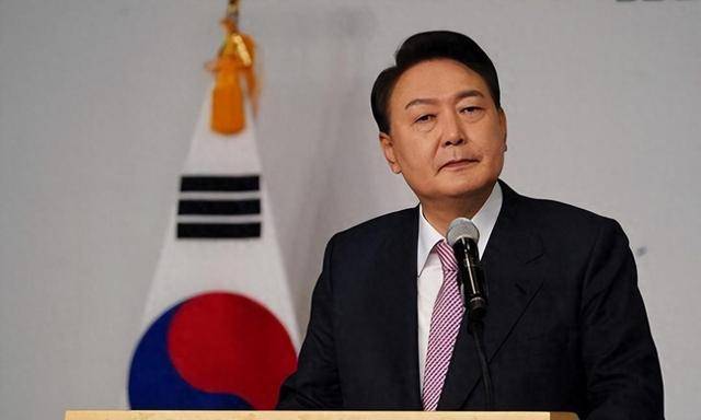 尹锡悦命运迎来转折？11000人聚集总统官邸外<strong></p>
<p>牛盾交易所</strong>，在野党棋差一招
