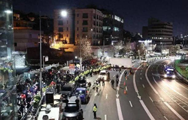 终于谈妥了？中方派人给韩传话<strong></p>
<p>牛盾交易所</strong>，尹锡悦一旦拒捕，结局只有2个字