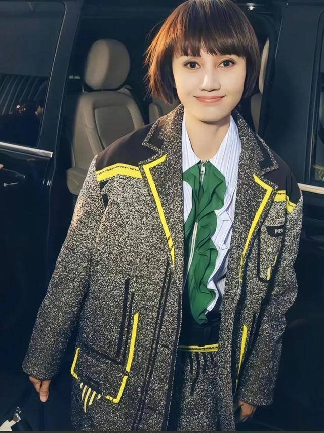 马伊琍一家五口回上海<strong></p>
<p>中币交易所下载</strong>，打扮少女比女儿抢镜，爱马与妹妹搂肩热聊