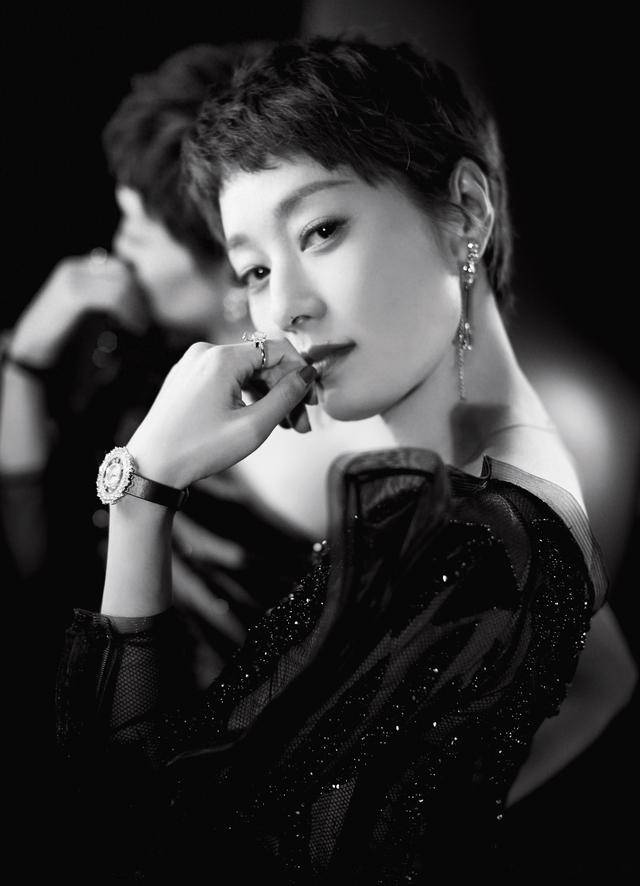 马伊琍一家五口回上海<strong></p>
<p>中币交易所下载</strong>，打扮少女比女儿抢镜，爱马与妹妹搂肩热聊