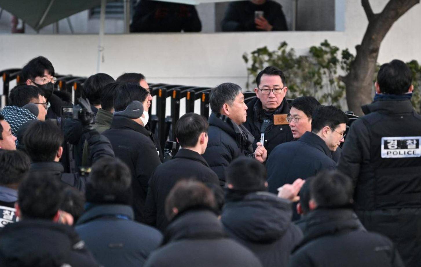 韩国政坛轰动！尹锡悦拒逮捕<strong></p>
<p>中币交易所下载</strong>，军方站台，公调处能否一网打尽？