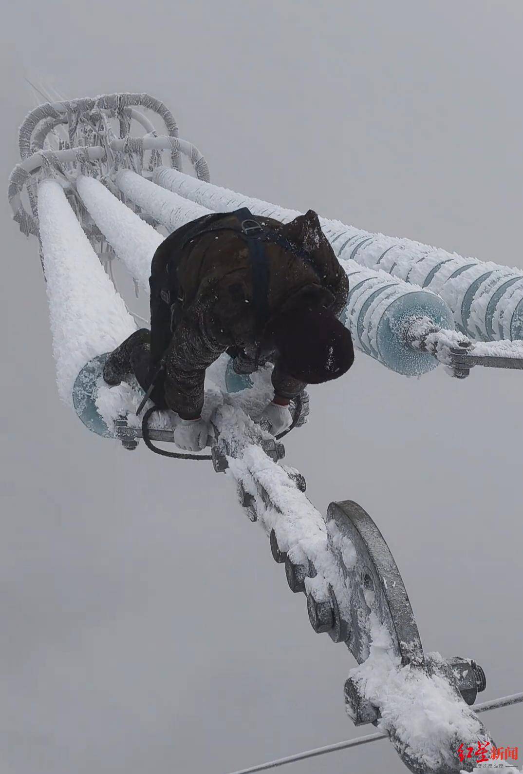雪天在特高压线上高空作业引关注 对话凉山小伙：努力挣钱为儿治病<strong></p>
<p>交易所债券交易规则</strong>，因为我是他的父亲
