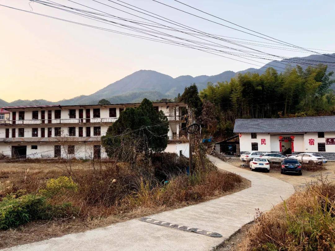 “驴友”进山千人连夜救援<strong></p>
<p>交易所债券交易时间</strong>，追偿两万合理吗？