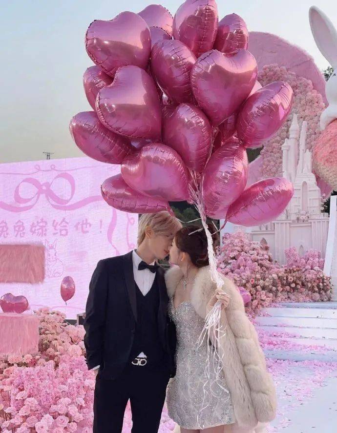 热搜第一<strong></p>
<p>币币交易所系统</strong>！鹿哈在湖南向女友求婚成功