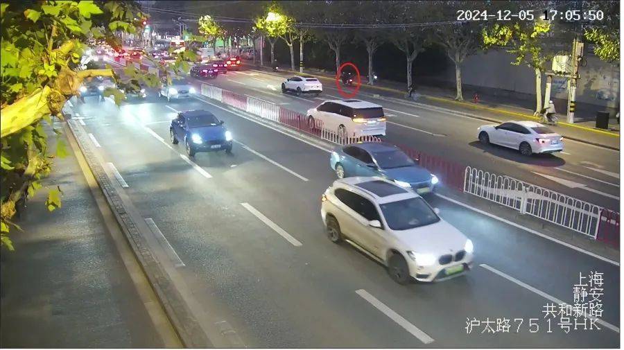 沪太路惊现“刀片”<strong></p>
<p>j交易所债券质押</strong>，不少上海市民中招！幕后黑手竟然是他…
