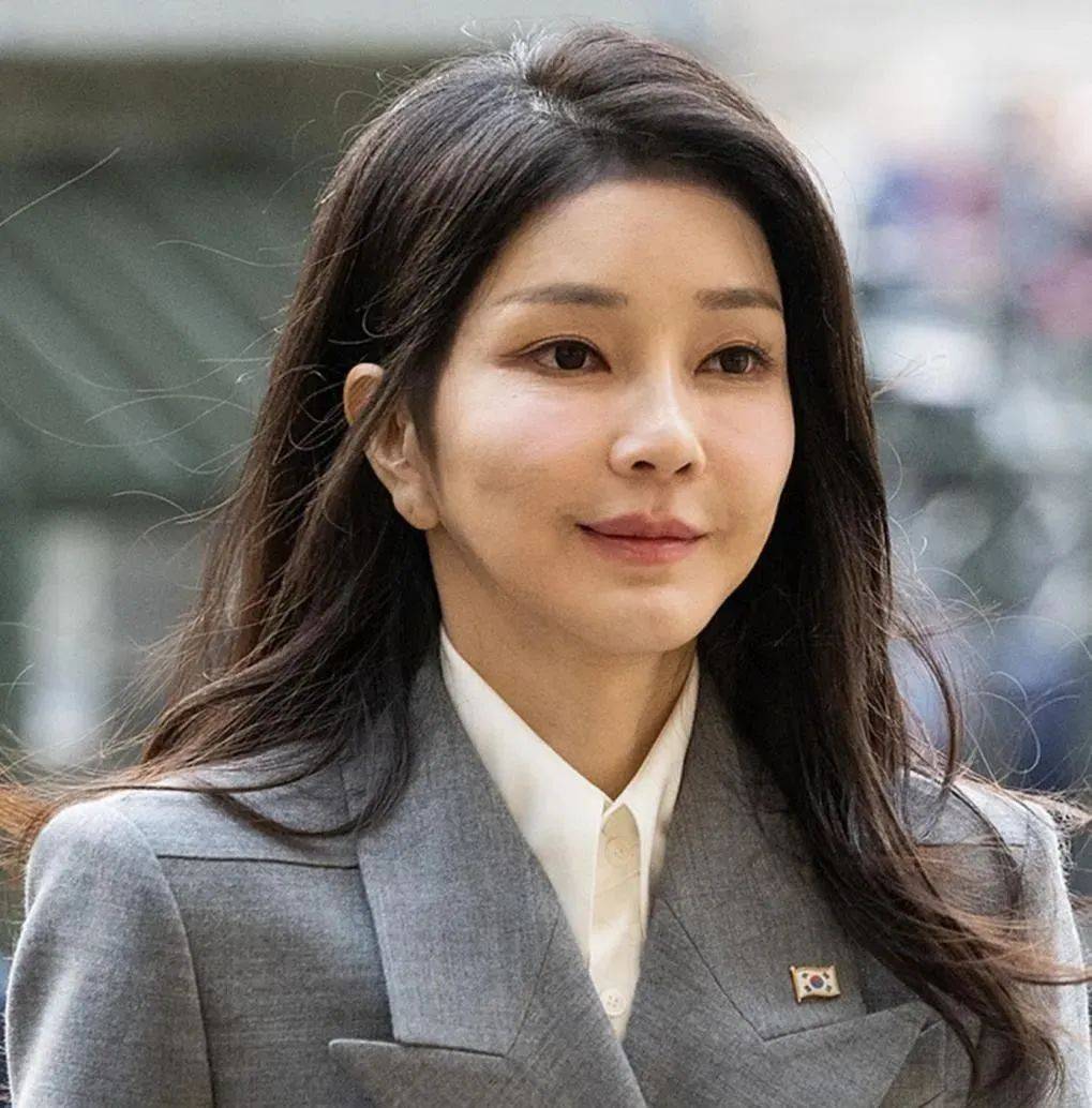 尹锡悦被捕引发风波<strong></p>
<p>j交易所债券质押</strong>，金建希或被逮捕，文在寅朴槿惠失声