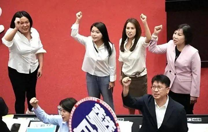 韩国瑜空手而归后<strong></p>
<p>币杰交易所</strong>，民进党推动全台“大罢免”，核心目标浮出水面