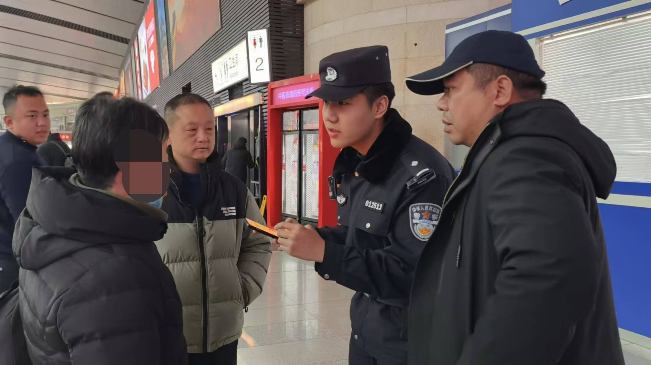 七旬老人因手机丢失滞留机场3天<strong></p>
<p>币杰交易所</strong>，民警接力帮其回家
