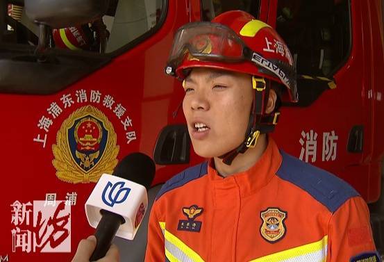 “水已经到胸口了！”事发上海深夜<strong></p>
<p>币成交易所</strong>，一小轿车冲进河道！紧急救援→