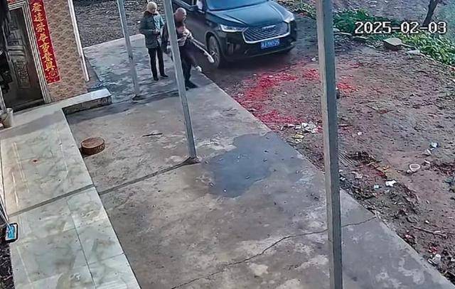 “原来年兽是我自己”<strong></p>
<p>币成交易所</strong>,监控记录下中国人过年的聚散:像做了一场热闹的梦
