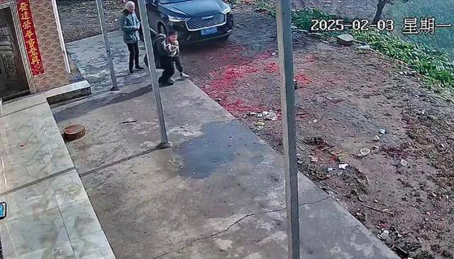 “原来年兽是我自己”<strong></p>
<p>币成交易所</strong>,监控记录下中国人过年的聚散:像做了一场热闹的梦