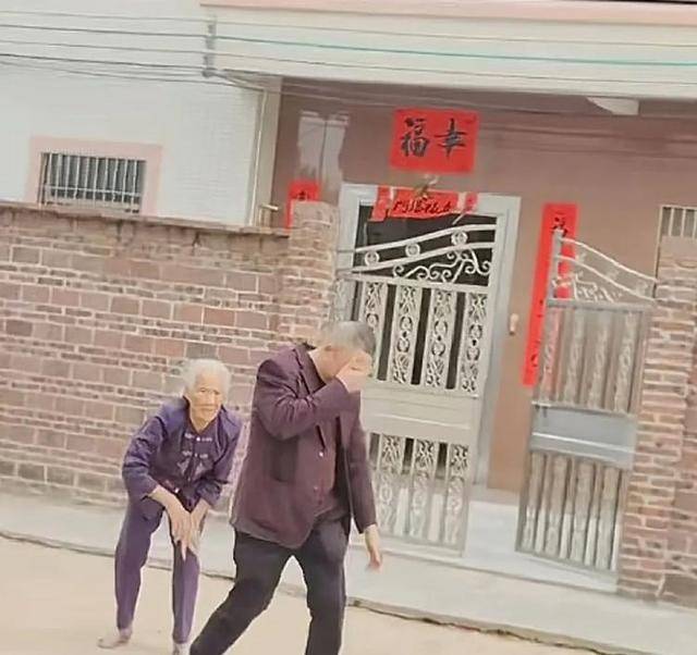 “原来年兽是我自己”<strong></p>
<p>币成交易所</strong>,监控记录下中国人过年的聚散:像做了一场热闹的梦