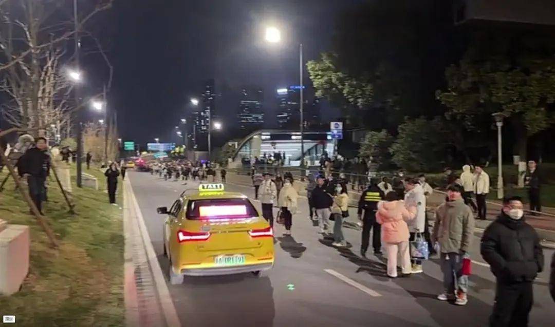 南京地铁突发故障致大量乘客滞留<strong></p>
<p>特币tcoin的交易所</strong>，官方：正抢修，已安排接驳车