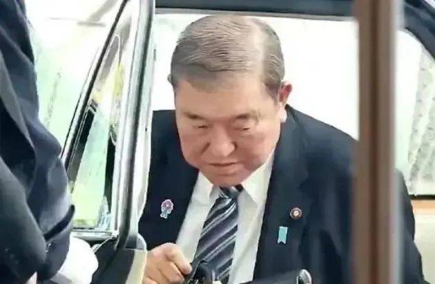 下午登机访问美国<strong></p>
<p>币包交易所</strong>，上午就遭遇车祸，石破茂行程情况让人生疑