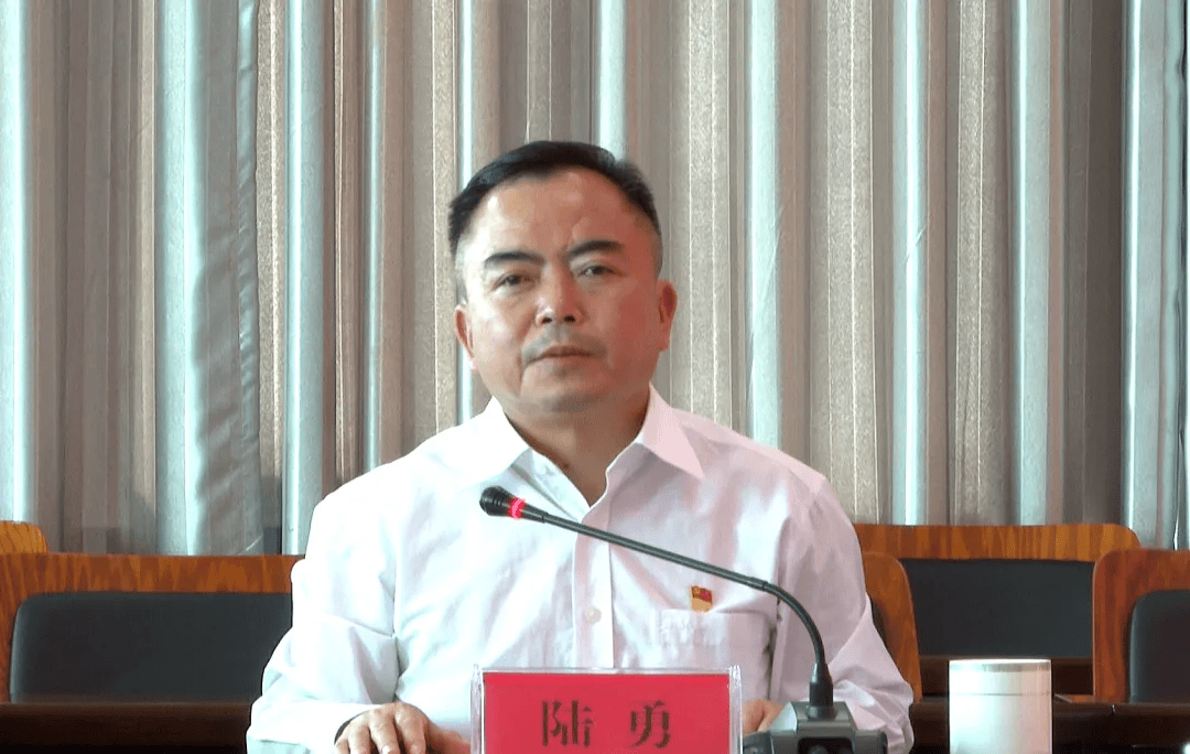 当过8年县长<strong></p>
<p>币包交易所</strong>，陆勇已主动投案