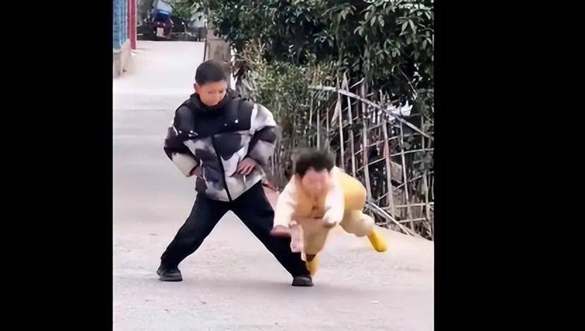 4岁千万粉丝网红“瑶一瑶”陷摆拍争议<strong></p>
<p>交易所上币协议</strong>，母亲回应