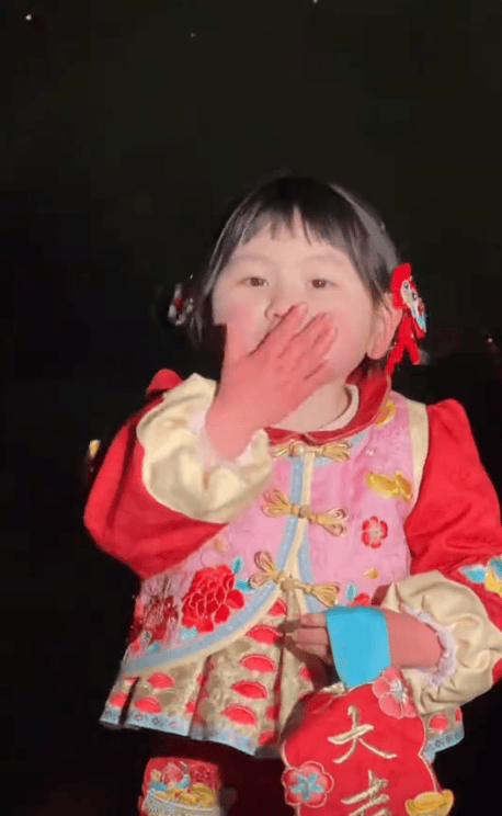 4岁千万粉丝网红“瑶一瑶”陷摆拍争议<strong></p>
<p>交易所上币协议</strong>，母亲回应