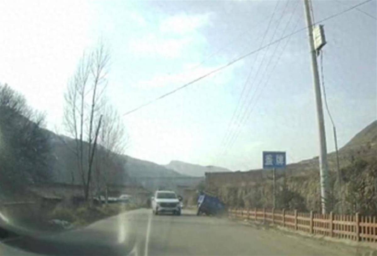 警车把农用车“别进”沟里<strong></p>
<p>币天下交易所</strong>，三个问题需要澄清