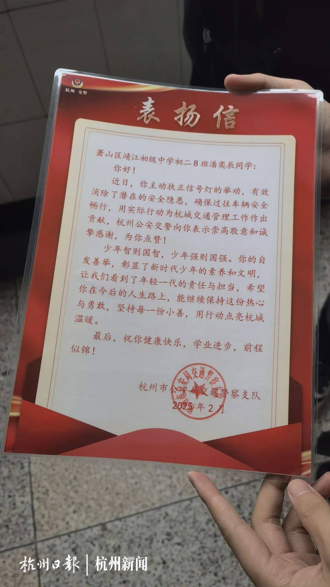 就在杭州街头<strong></p>
<p>云币交易所</strong>，全网爆了！14岁男孩一个动作，警察突然上门……