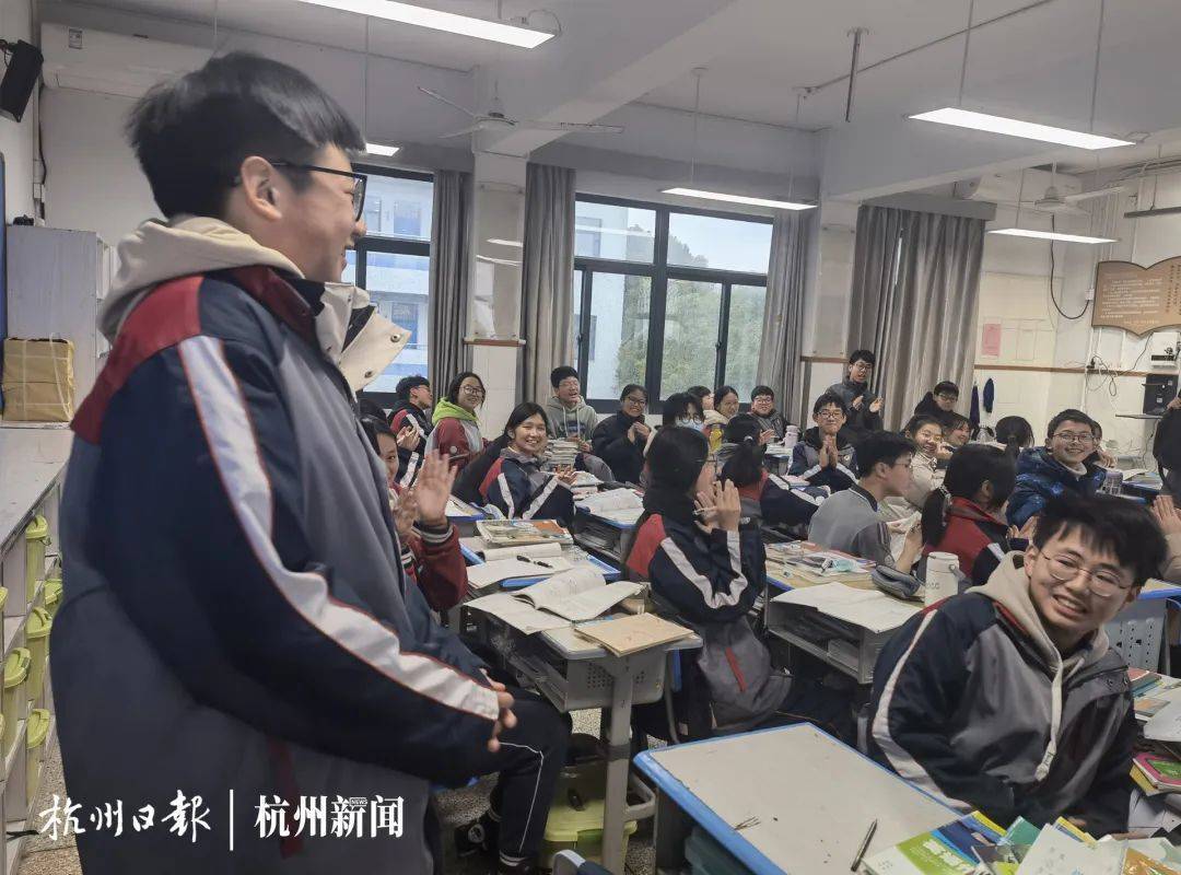 就在杭州街头<strong></p>
<p>云币交易所</strong>，全网爆了！14岁男孩一个动作，警察突然上门……