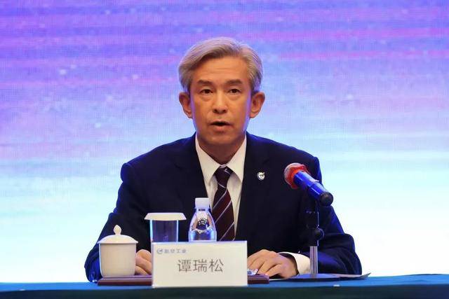 谭瑞松<strong></p>
<p>天王币交易所</strong>，“靠军工吃军工”，大搞权钱交易
