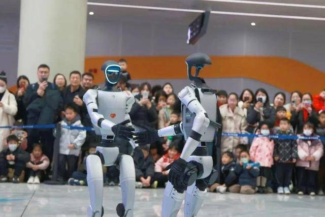 售价10万~65万<strong></p>
<p>天王币交易所</strong>，销售一空！谁在抢购人形机器人