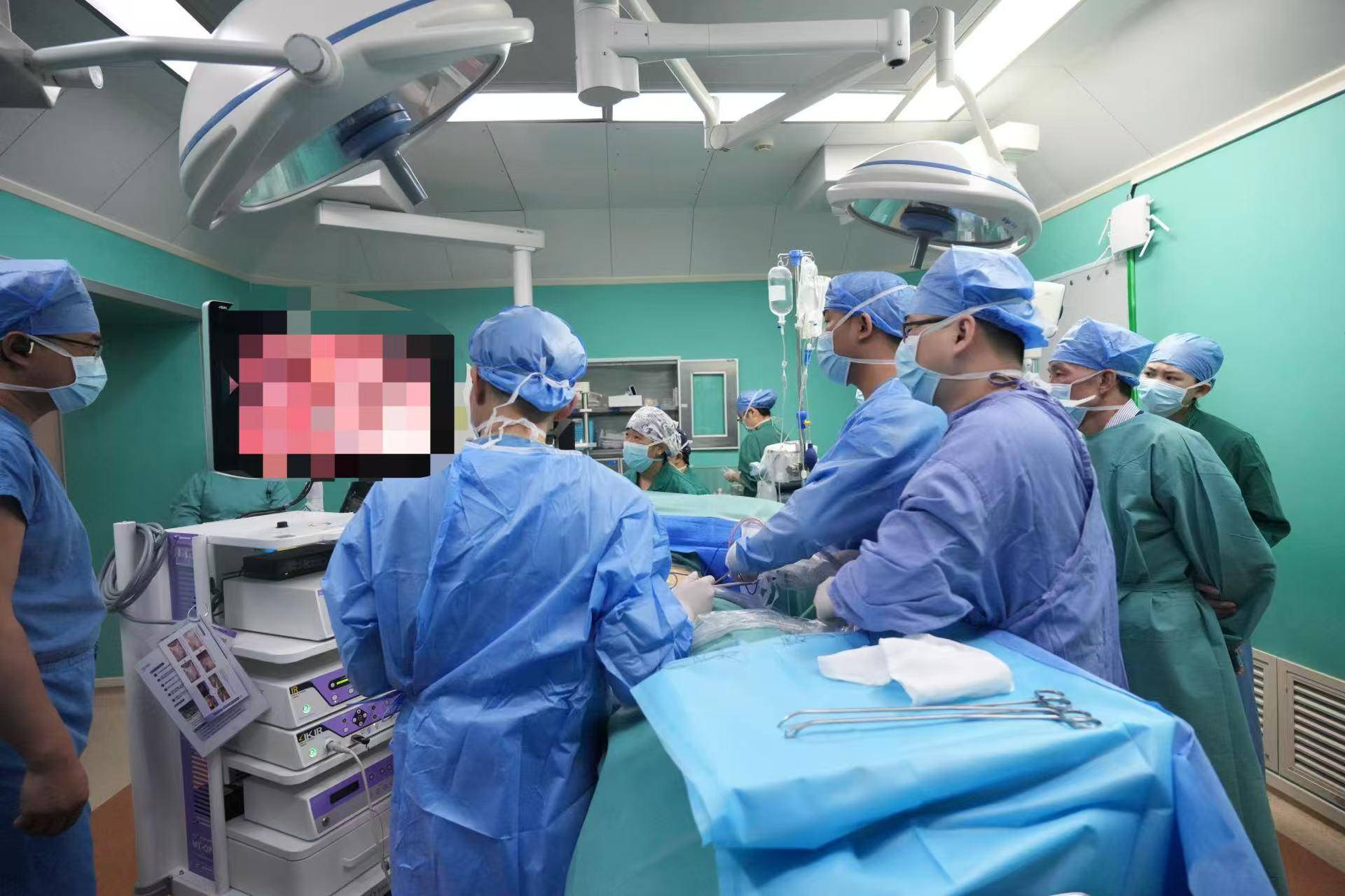 20米高空掉落螺丝刀直插男子胸腔<strong></p>
<p>币安交易所下载</strong>！医生：不要自行拔除