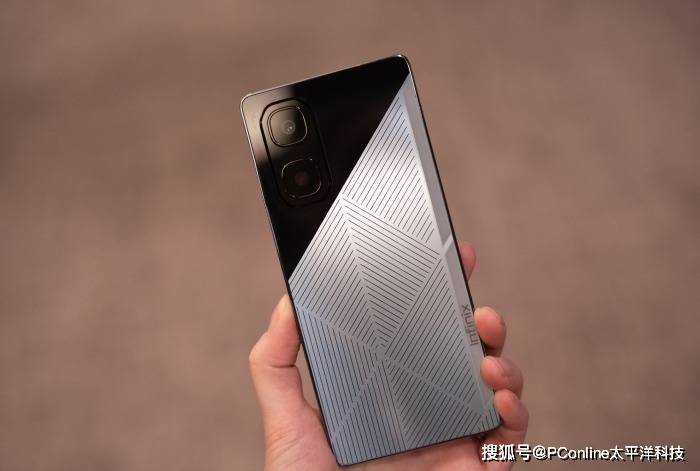 MWC 2025亮点直击：概念手机产品大赏<strong></p>
<p>IX交易所</strong>，这是未来手机的新形态？