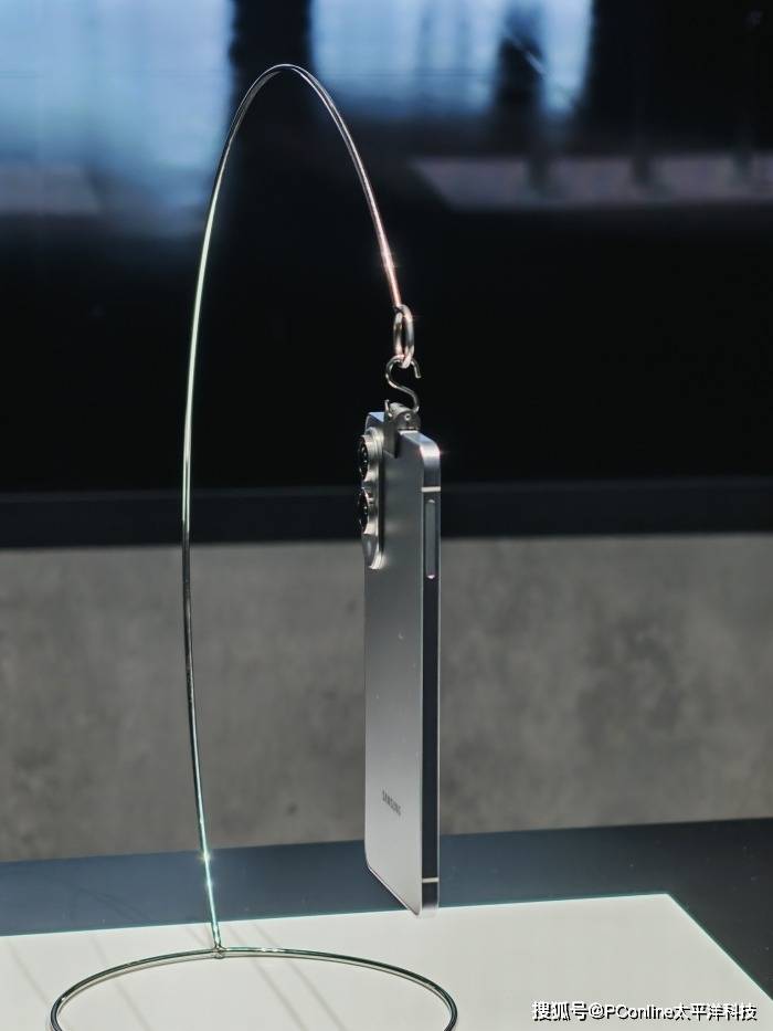 MWC 2025亮点直击：概念手机产品大赏<strong></p>
<p>IX交易所</strong>，这是未来手机的新形态？