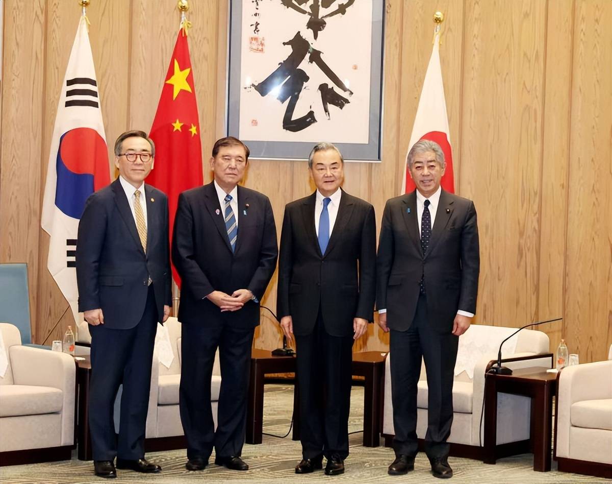 王毅当着石破茂的面谈抗战<strong></p>
<p>uskd币交易所</strong>，苦口婆心谈历史与未来的关系