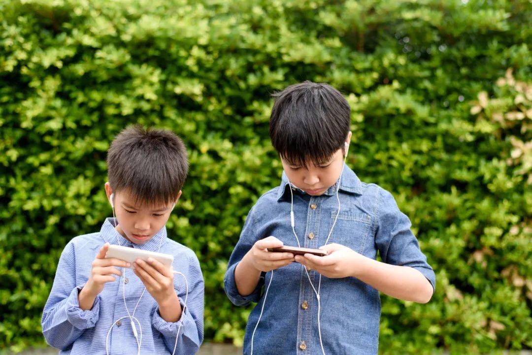 学生禁玩手机<strong></p>
<p>满币网交易所</strong>，催生孩子间的地下交易